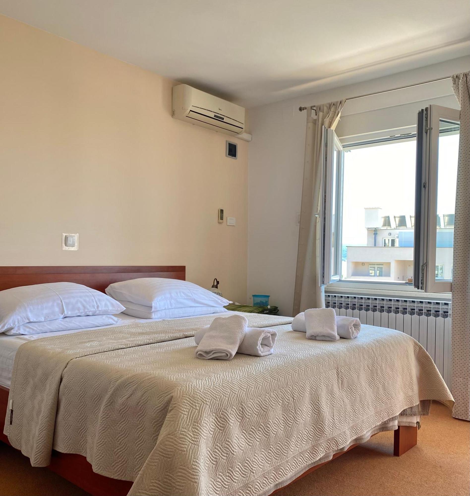 Family Apartments Vesna- 100 M Beach -Center Криквеница Екстериор снимка