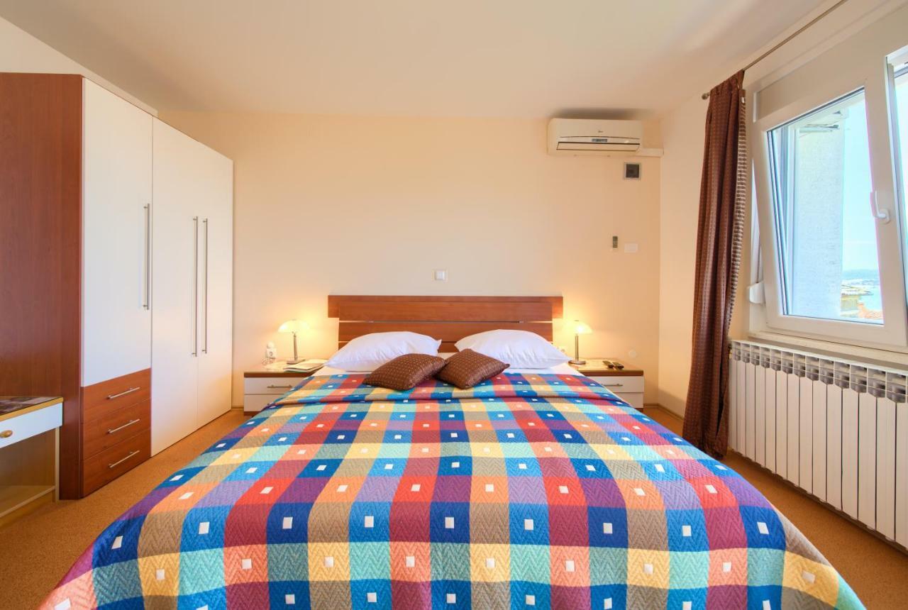 Family Apartments Vesna- 100 M Beach -Center Криквеница Екстериор снимка