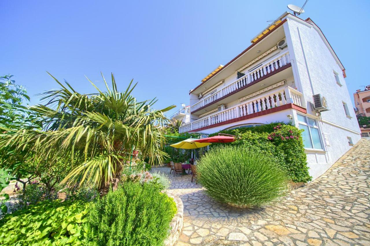 Family Apartments Vesna- 100 M Beach -Center Криквеница Екстериор снимка