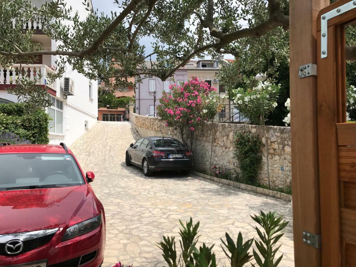 Family Apartments Vesna- 100 M Beach -Center Криквеница Екстериор снимка
